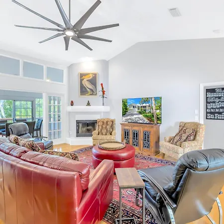 New Listing! Spacious, 100 Percent Private, Near The Siesta Key Beach And Village!